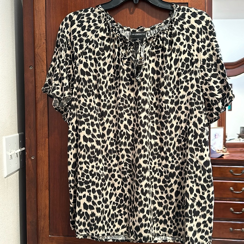 Ruffled sleeves animal print
